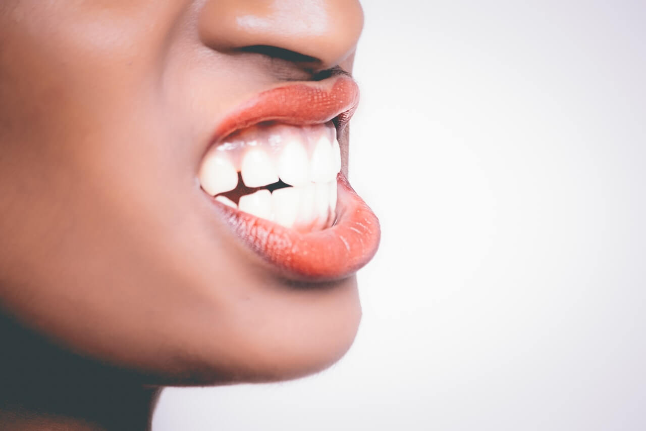 Ubytki szkliwa na zębach przyczyny